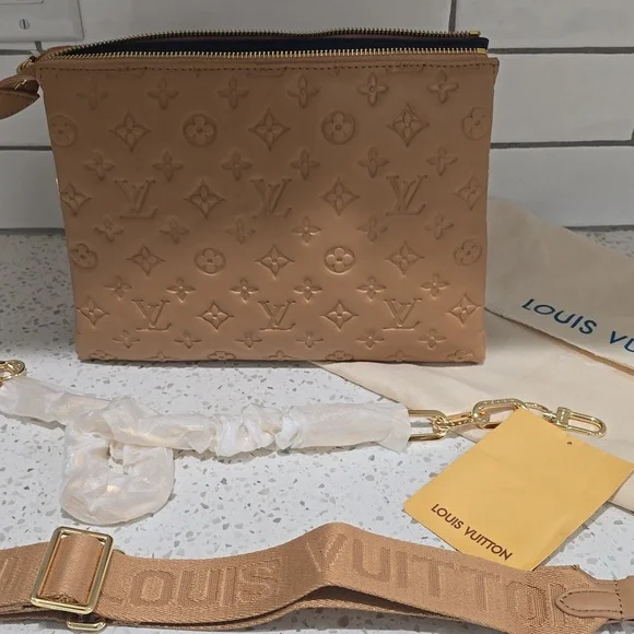 CAMEL Monogram Coussin - Picture 1 of 11